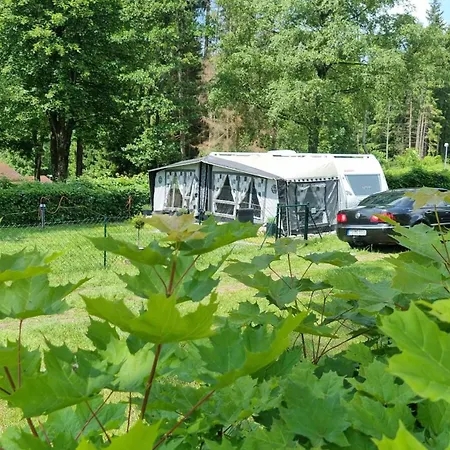 Klimatisierter Caravan Mit Umzaeuntem Stellplatz Campsite Untergriesbach